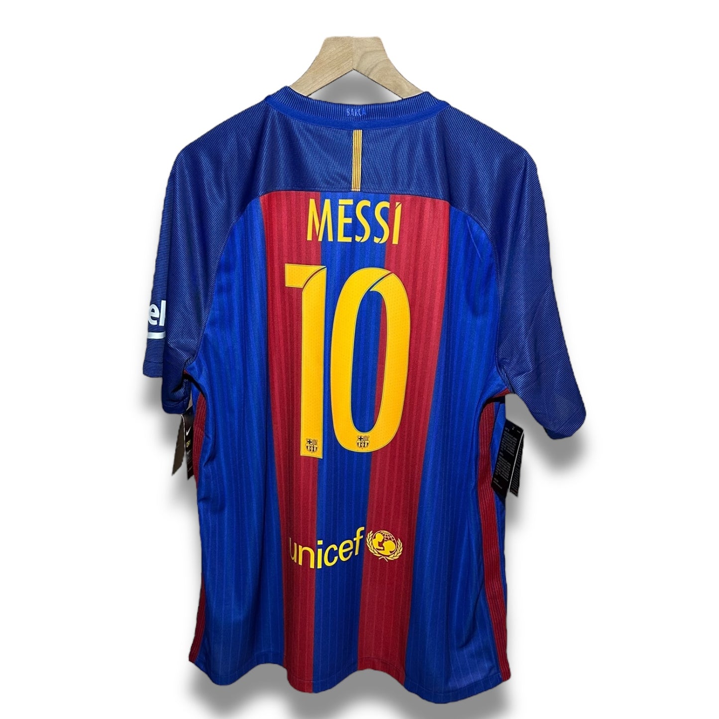 FC Barcelona BNWT Nike 2016-2017 Home Messi (XL)